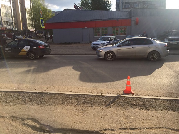 В Сыктывкаре водитель внедорожника сбил ребенка и скрылся с места ДТП